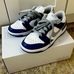 Nike dunks low